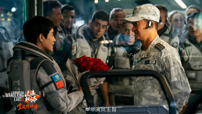 ▲《流浪地球2》拍的第一场戏，就是吴京和王智的对手戏。  图片来自王智微博