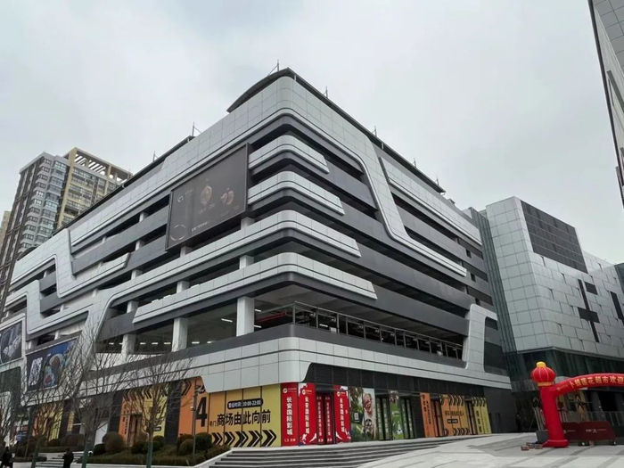 中建三局承建的西安市灞桥区一处商业综合体项目。（新华社记者 张斌 摄）