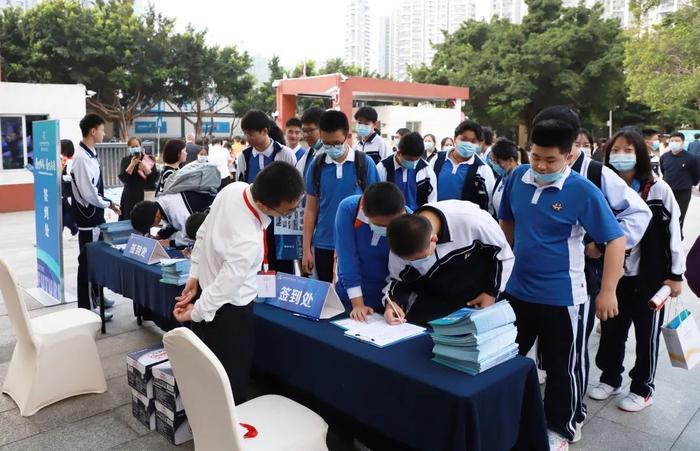 华侨中学初中部地址_华侨中学划片小区_南山区华侨城中学