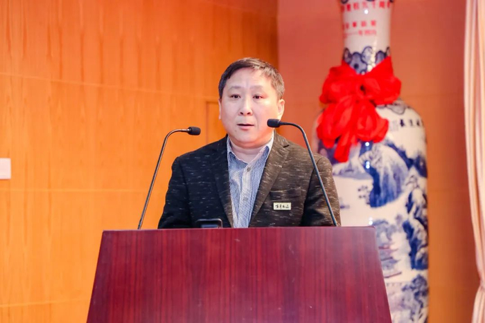 中国文学艺术基金会副秘书长、《百年巨匠》监制牛彤在开机仪式上致辞