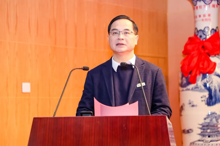 厦门大学党委常委、副校长邱伟杰在《百年巨匠-陈嘉庚》开机仪式上致辞