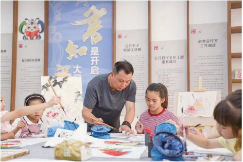 　　图为浙江省嘉善县魏中村文化礼堂正在开展的公益课程。　吴丽丹　摄