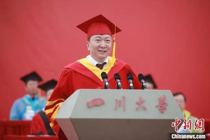 资料图：李言荣（何苗 摄）