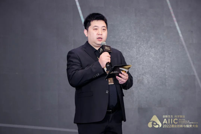 ▲嘉宾主持：中国轻工投资企业发展协会副理事长 刘旭