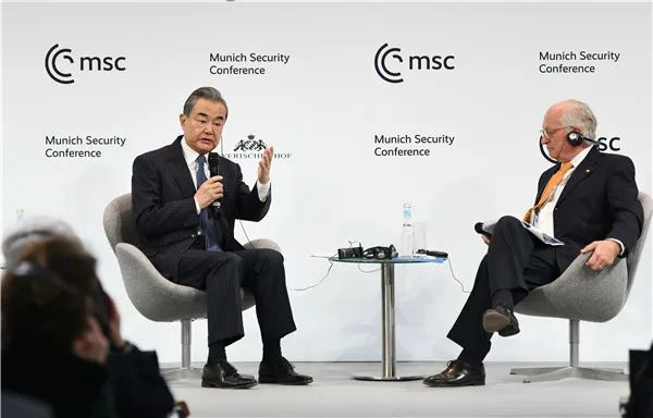 王毅在第59届慕尼黑安全会议上发言 &nbsp;图源：外交部网站