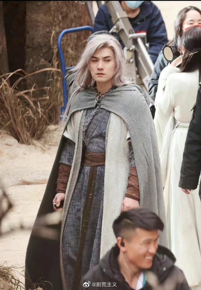 严宽真的是古装剧男神 古装造型也太好看太能打了吧!|严屹宽_新浪娱乐_新浪新闻