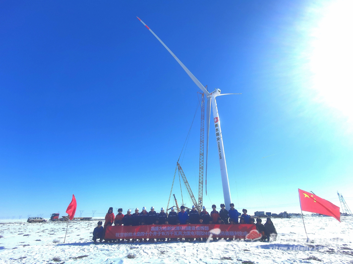 2月21日，随着最后一轮风机轮毂顺利就位，标志着昌吉国投在木垒四十个井子15万千瓦风电项目风机吊装作业圆满完成，自此正式进入全容量并网倒计时阶段。王新勇摄
