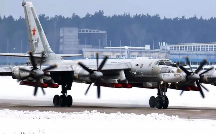 图-95MS可挂载多枚Kh-101巡航导弹。