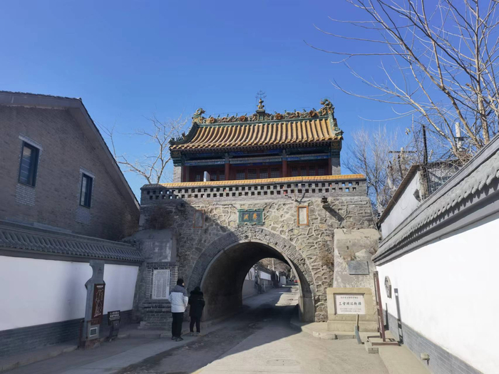 琉璃渠村三官阁过街楼。新京报记者 王巍 摄