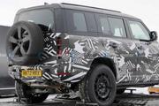 或搭载4.4T V8发动机，路虎卫士SVX版谍照曝光
