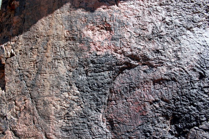 在汉燕然山发现的《燕然山铭》石刻