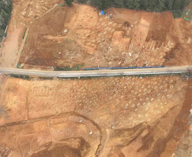 坟坝顶墓地航拍图