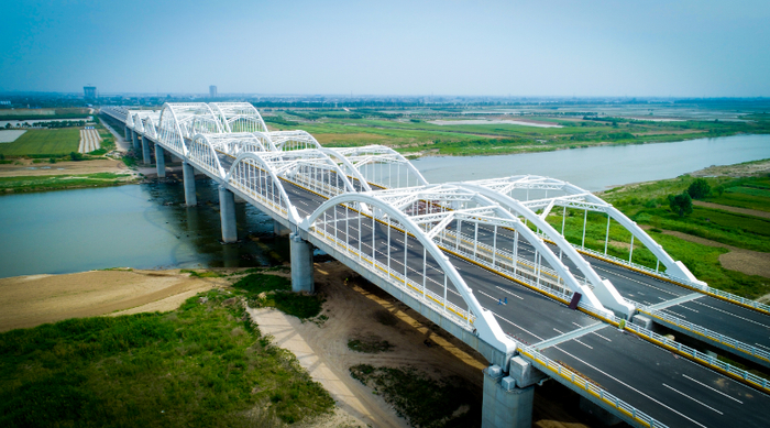 渭北新城秦王二路至秦汉大道渭河特大桥（简称“秦王二桥”）南北横跨渭河