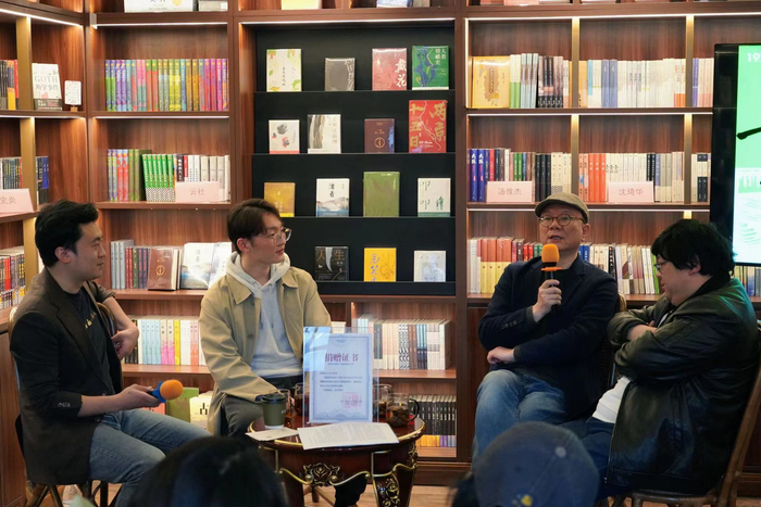 史炎、“云社”、汤惟杰，沈琦华围坐开启“圆桌脱口秀”