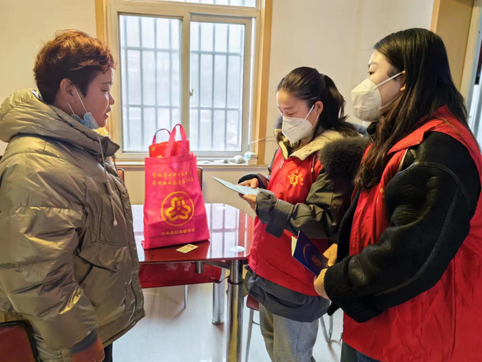 长丰县水湖镇妇联上门服务“两癌筛查”对象