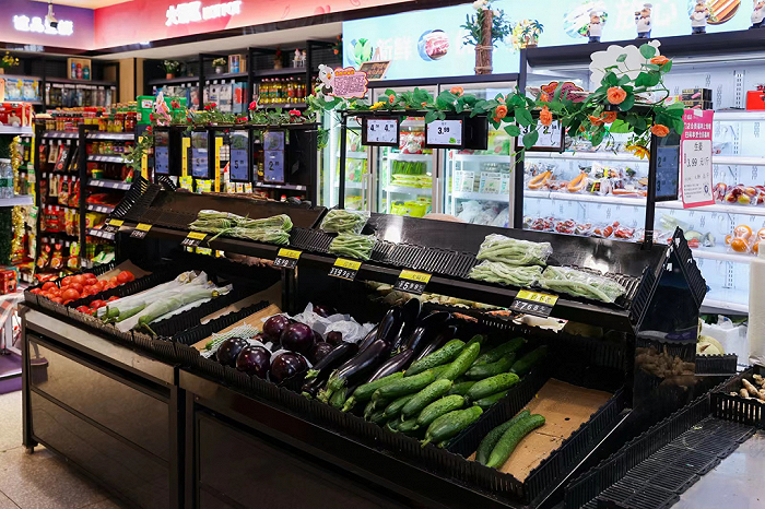 外卖平台上，大卖场和夫妻店一起为附近10km的消费者服务