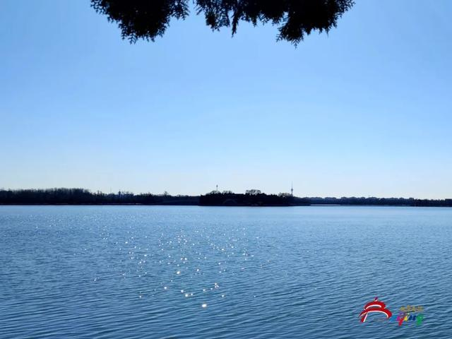 ▲颐和园波光粼粼的昆明湖 图/黄梦庭