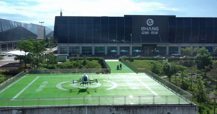 ▲《亿航》飞机正在启动