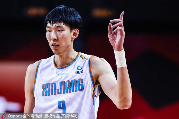周琦和新疆男篮的合同问题,是本次退出事件的导火索。