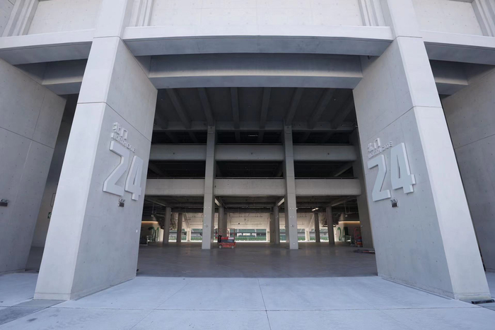 24号看台也被称为“死忠”球迷看台，这里也将成为新工体新的打卡点。新京报记者 王飞 摄