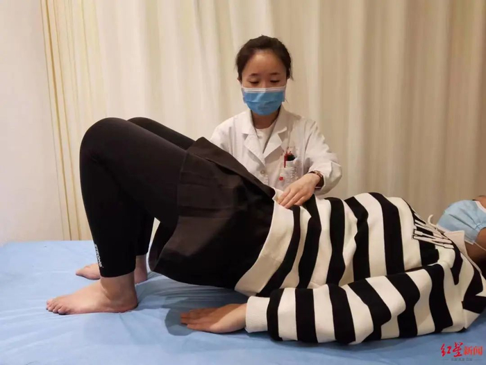 小魏进行盆底肌激活训练