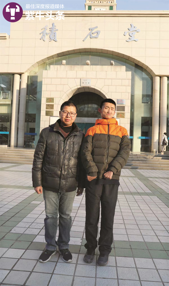 谢炎廷和老师徐守军的合影