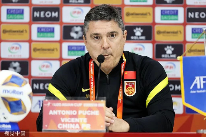 主教练安东尼奥。