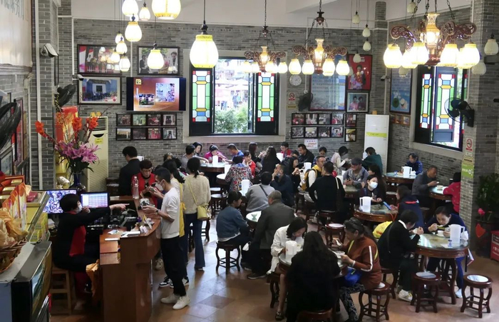 不少街坊前来光顾。