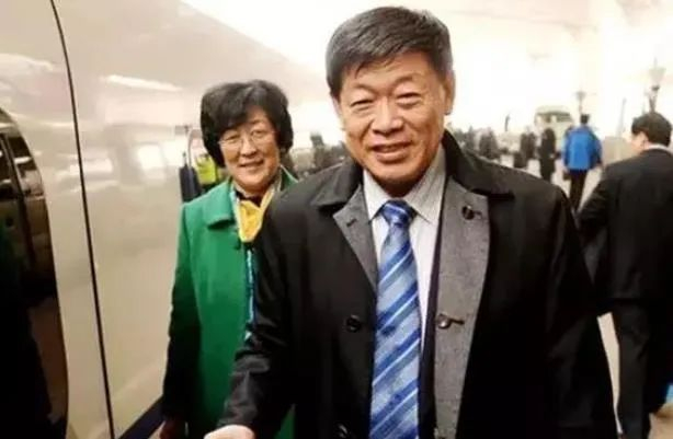 ▲张士平（右一）。