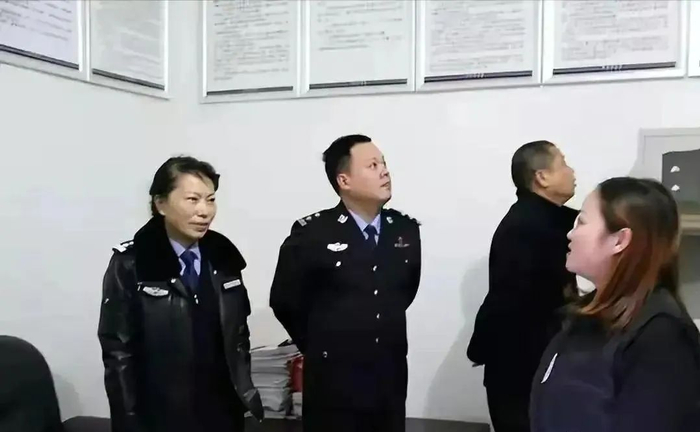 湖南女公安局长凌娅被爆长期吸毒|李途纯|凌娅|株洲市|吸毒|警察_新浪新闻