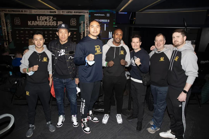 张志磊和团队。