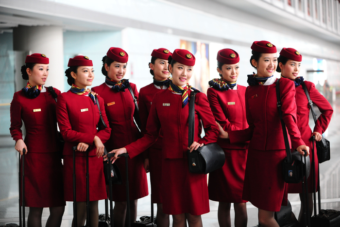 国航乘务员。（王泽民拍摄）