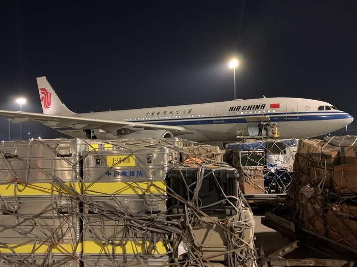 2023年2月7日，国航派出包机运送中国救援队赴土耳其执行救援任务。（国航供图）