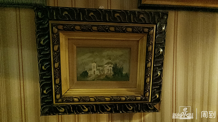 △店内随处可见的油画作品