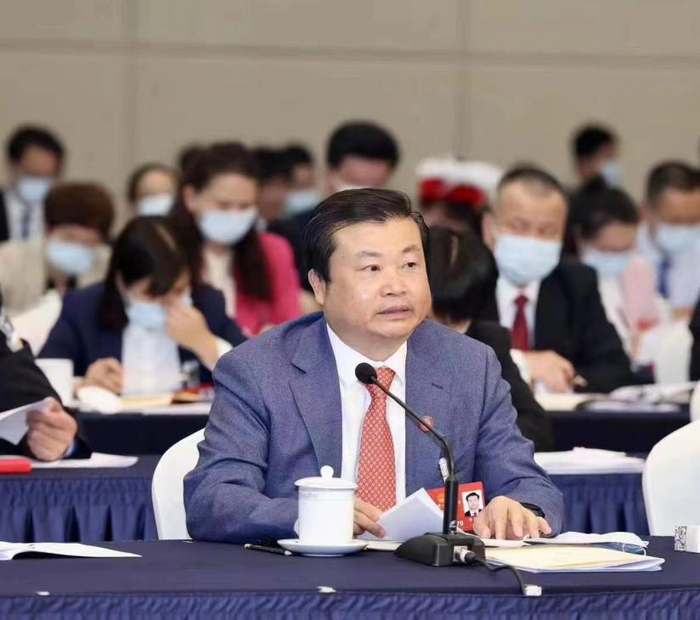 全国人大代表，广药集团党委书记、董事长李楚源参加广东代表团审议讨论