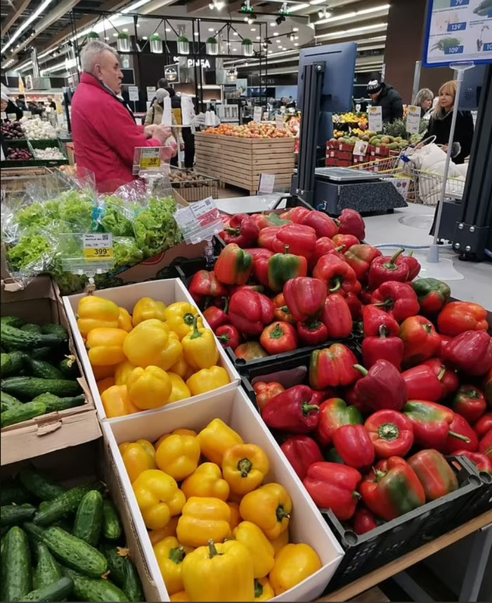 俄罗斯彼尔姆市的食品市场。图源：每日邮报