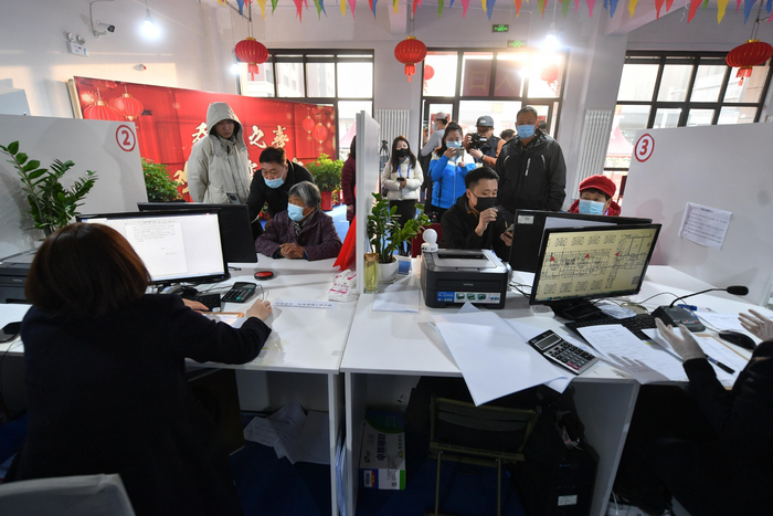 一大早，马艳琴一家人来选房。新京报记者 王贵彬 摄