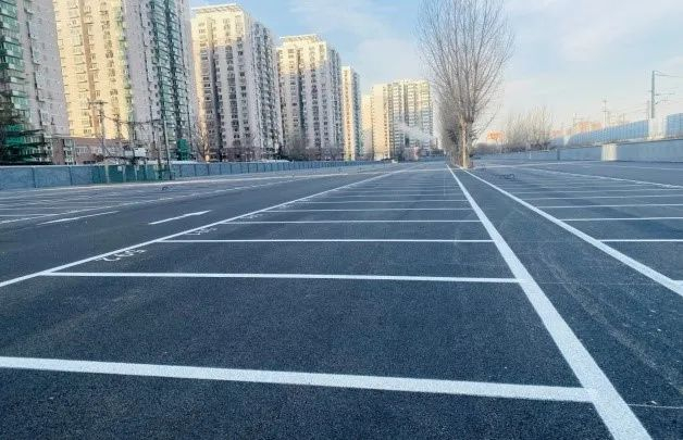 京铁家园停车场 图片来源：北京市发改委