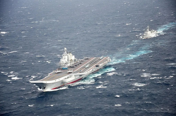 海南三沙：辽宁舰航母编队 图源：视觉中国