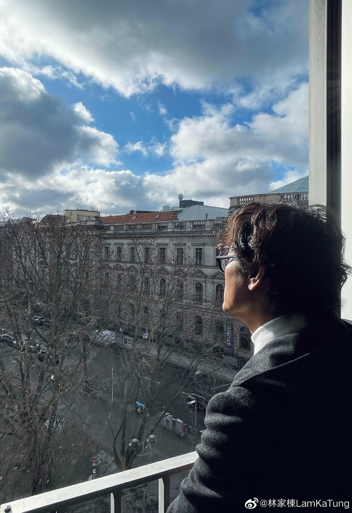 林家栋做事喜欢亲力亲为，但喜欢是前提，而不仅仅只是当成一份工作。  图片来自其微博