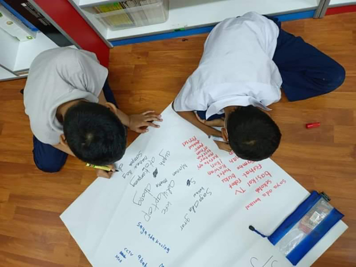 无国籍的孩子在难民中心。