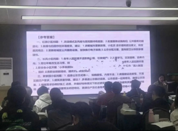 　‍‍文婷报名参加的公考培训班，正在进行考前冲刺培训。受访者供图