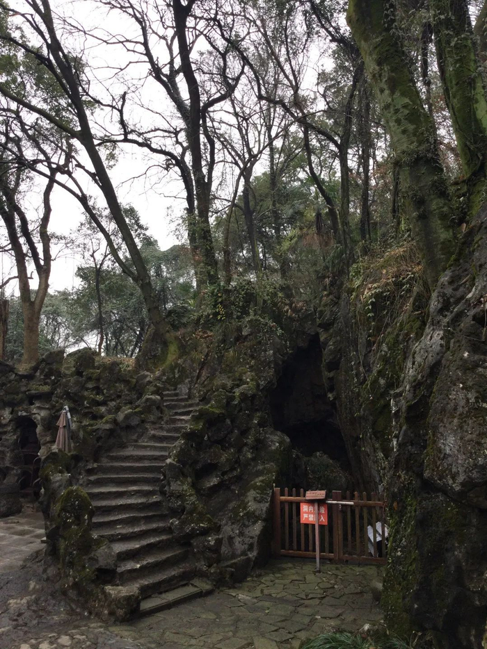 图17 老玉皇宫内的慈云洞天（观音洞）外入口