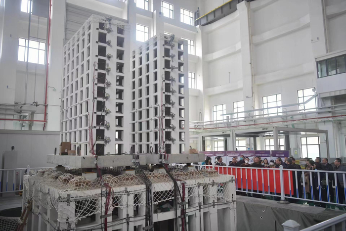 北京建筑大学的大型多功能振动台阵实验室。新京报记者 李木易 摄