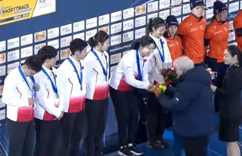 混合接力颁奖截图。