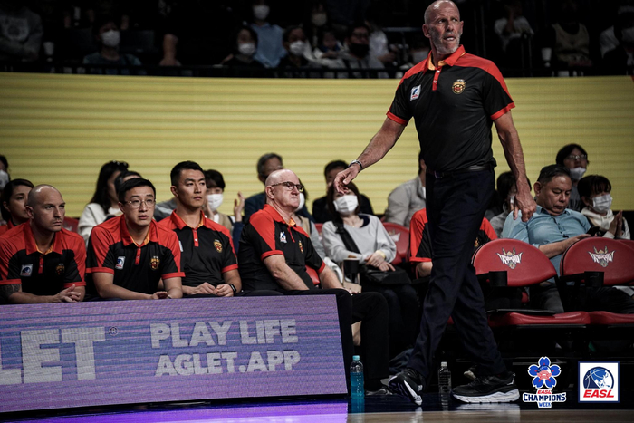 湾区翼龙队主帅戈尔。