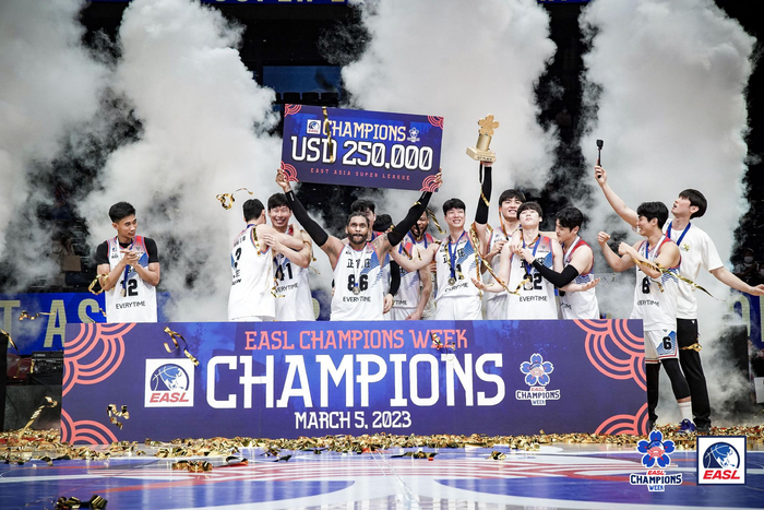 本赛季的东亚超级联赛冠军拿到了25万美元的奖金。