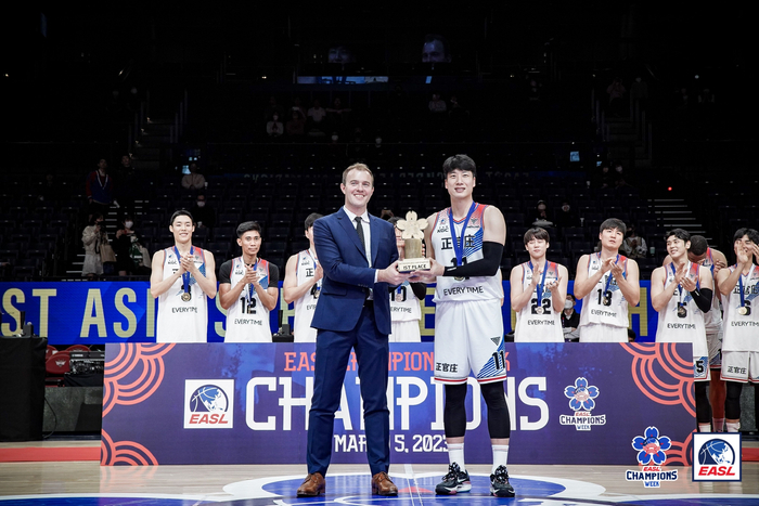 东超联赛创始人、CEO马特·拜尔（左）。