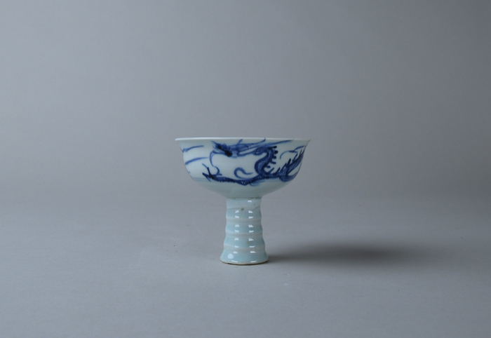 青花高足杯元，14世纪中，景德镇