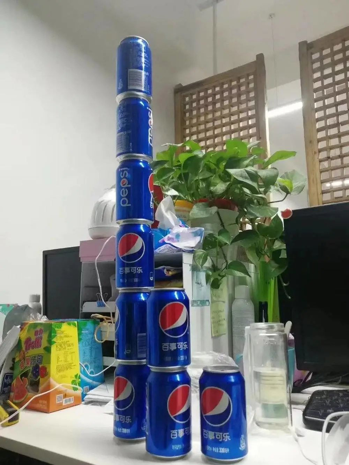 当设计师需要加班，加班就一直喝可乐